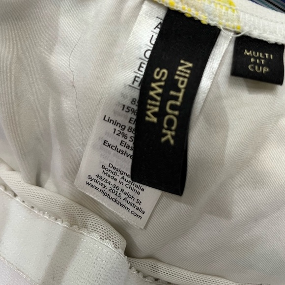 Nip Tuck Joanne Twist Front One Piece Swimsuit. Size 6 lemons summer beach pool - Picture 4 of 6